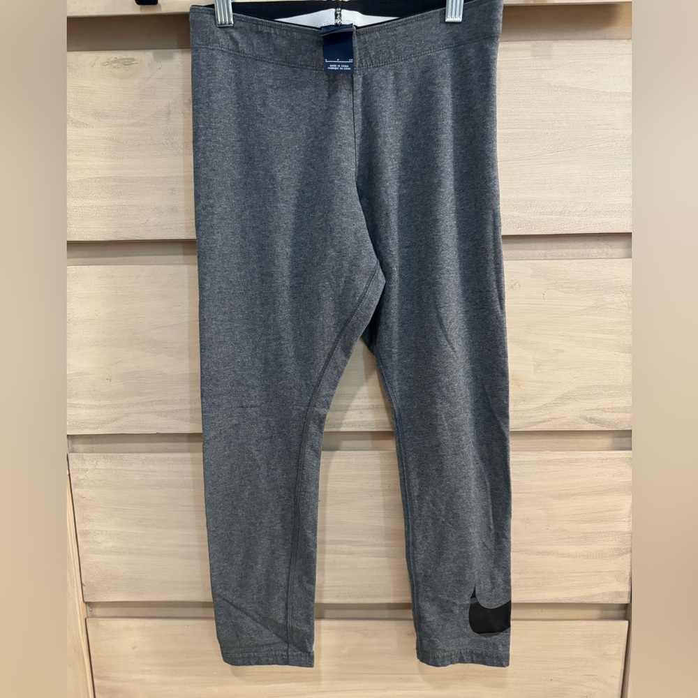 NIKE crop leggings